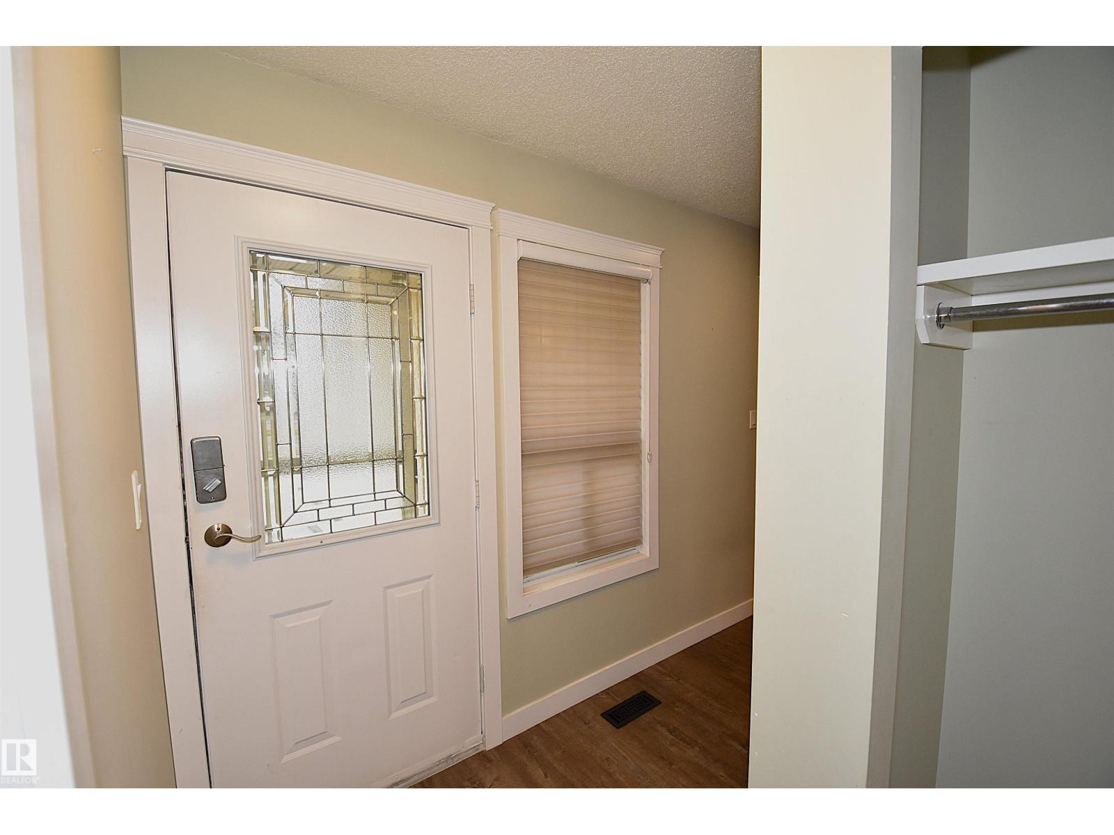 1574 54 St Nw, Edmonton, Alberta  T6L 6H4 - Photo 3 - E4465219