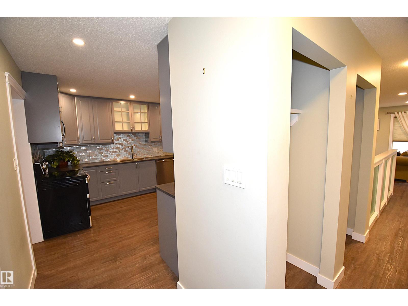 1574 54 St Nw, Edmonton, Alberta  T6L 6H4 - Photo 5 - E4465219