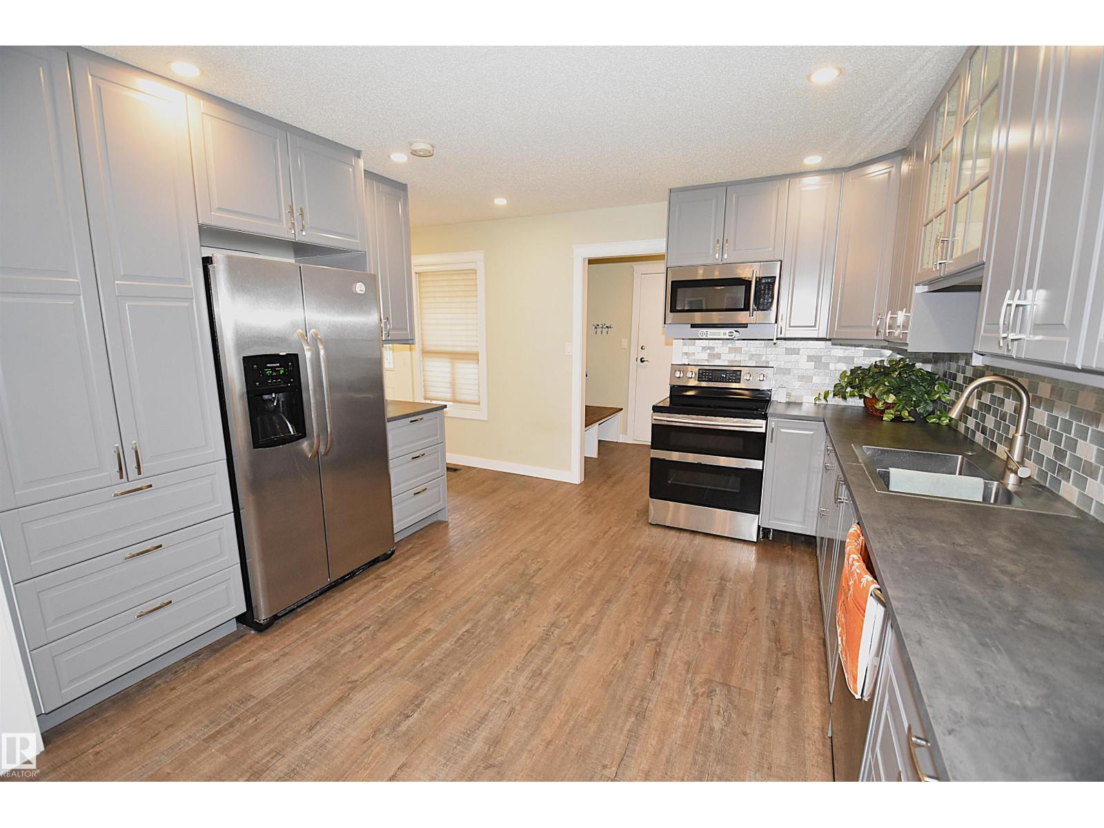 1574 54 St Nw, Edmonton, Alberta  T6L 6H4 - Photo 7 - E4465219