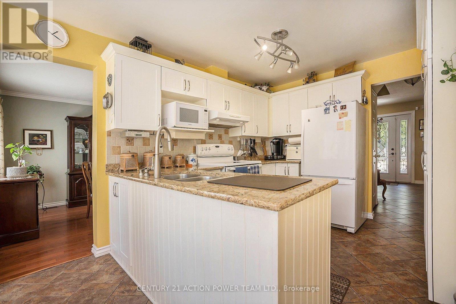 1358 Turner Crescent, Ottawa, Ontario K1E 2Y4 - Photo 12 - X12526174