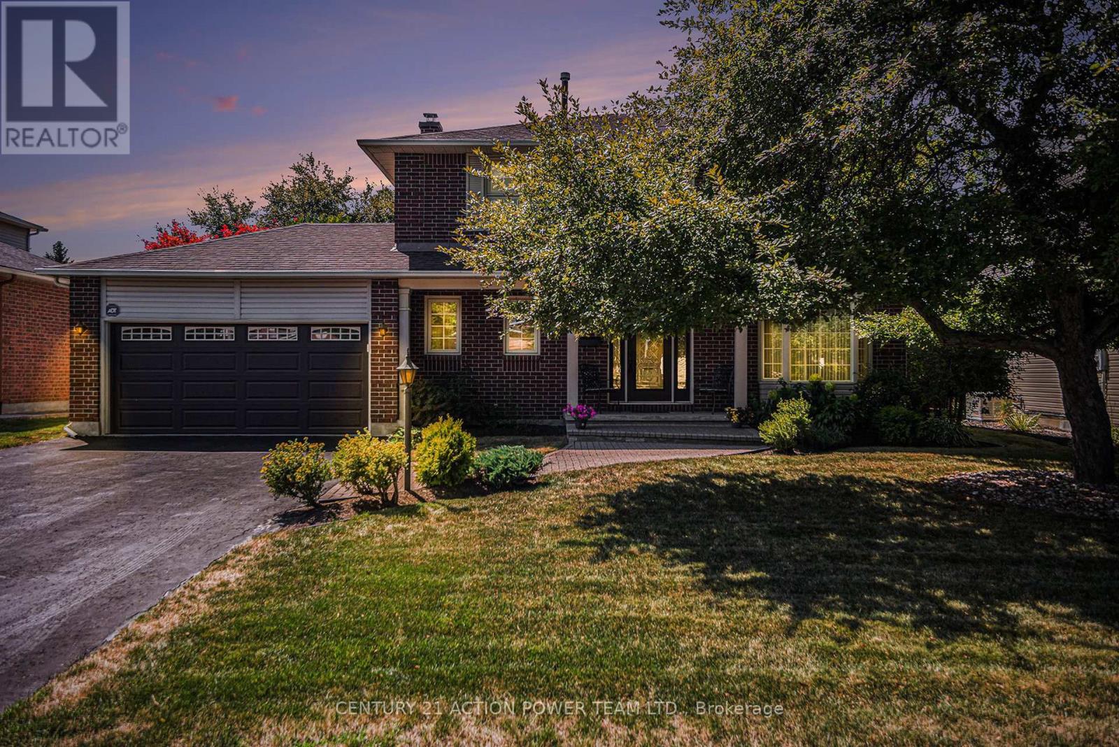 1358 Turner Crescent, Ottawa, Ontario K1E 2Y4 - Photo 2 - X12526174