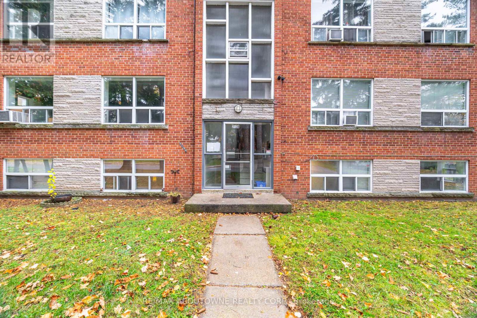 6 - 2138 Ghent Avenue, Burlington, Ontario  L7R 1Y3 - Photo 4 - W12524414