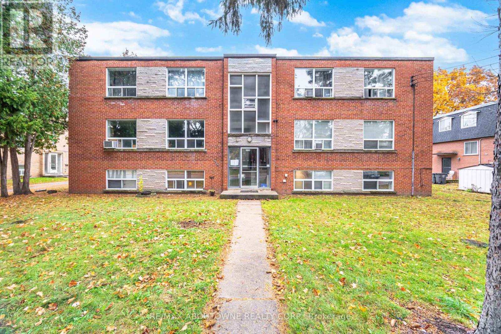 6 - 2138 Ghent Avenue, Burlington, Ontario  L7R 1Y3 - Photo 3 - W12524414