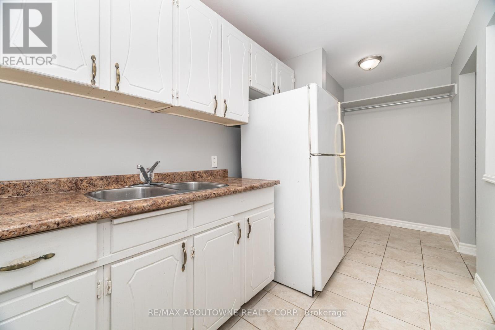 6 - 2138 Ghent Avenue, Burlington, Ontario  L7R 1Y3 - Photo 6 - W12524414