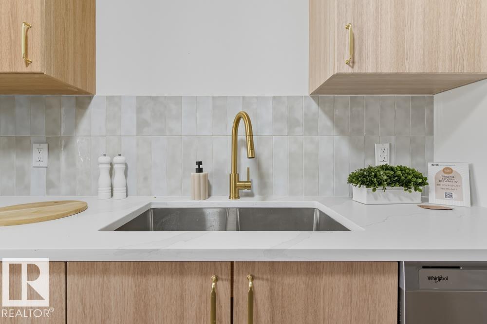 121 Abbottsfield Rd Nw, Edmonton, Alberta T5W 4S9 - Photo 2 - E4457015