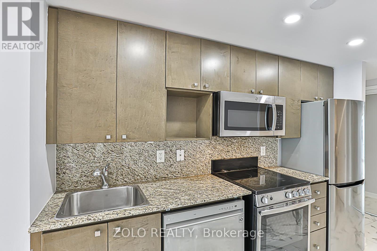 3305 - 11 Brunel Court, Toronto, Ontario  M5V 3Y3 - Photo 8 - C12526184