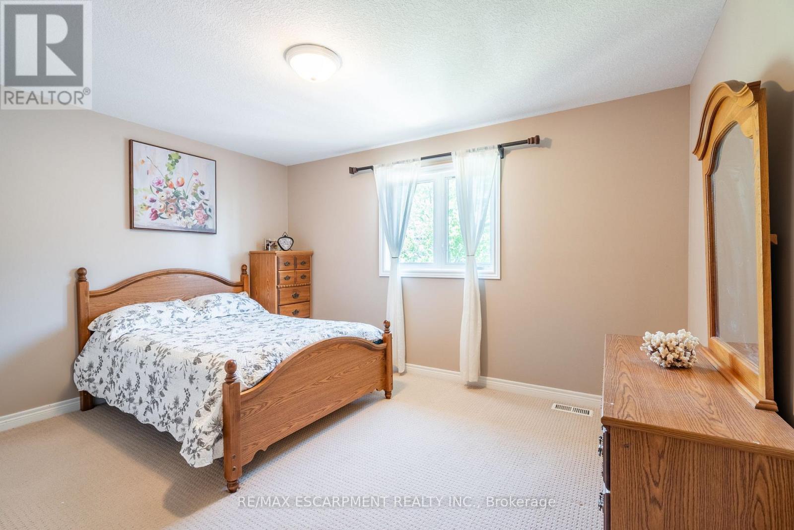 24 Edgecroft Crescent, Hamilton, Ontario  L8J 3Y6 - Photo 24 - X12526182