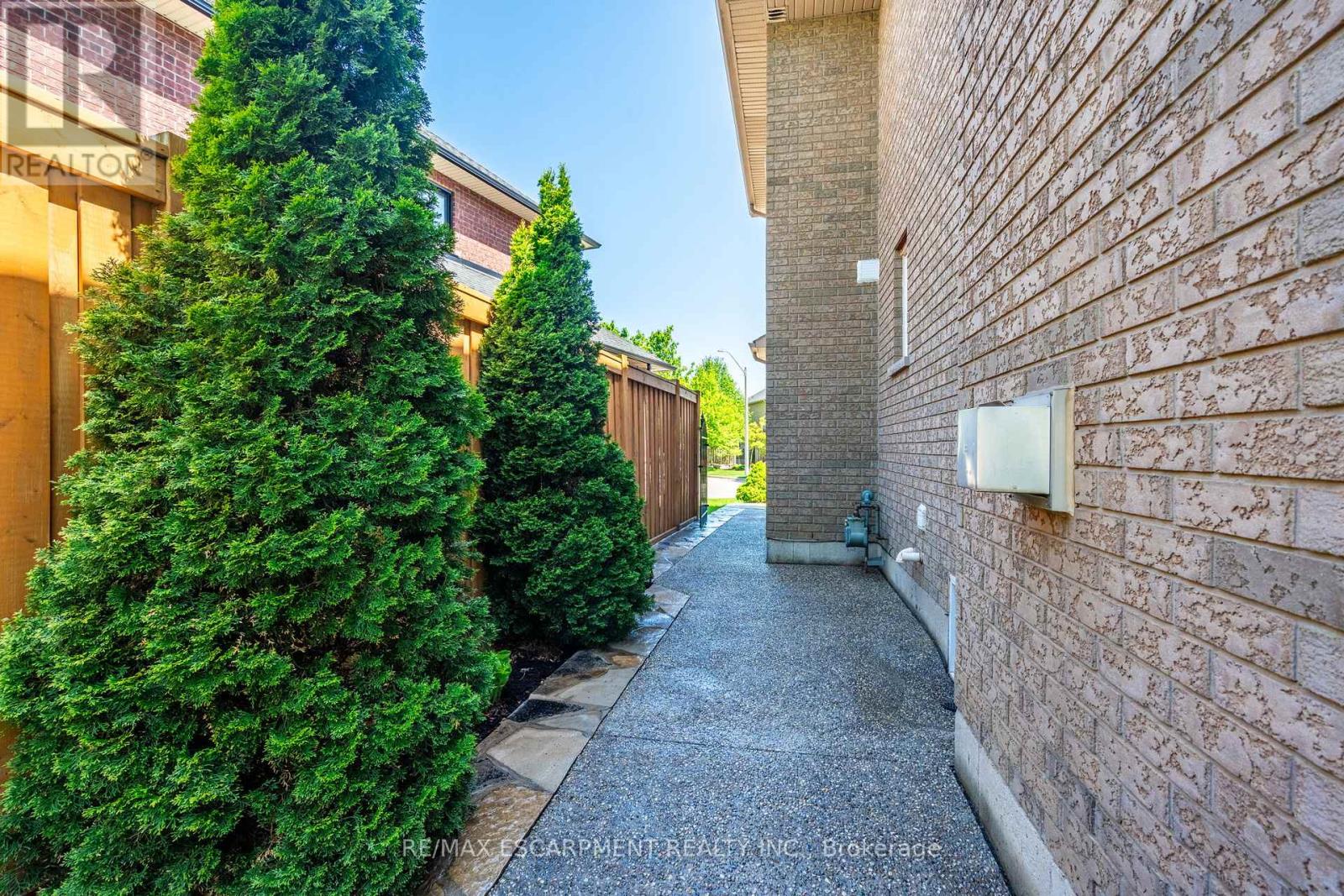 24 Edgecroft Crescent, Hamilton, Ontario  L8J 3Y6 - Photo 39 - X12526182