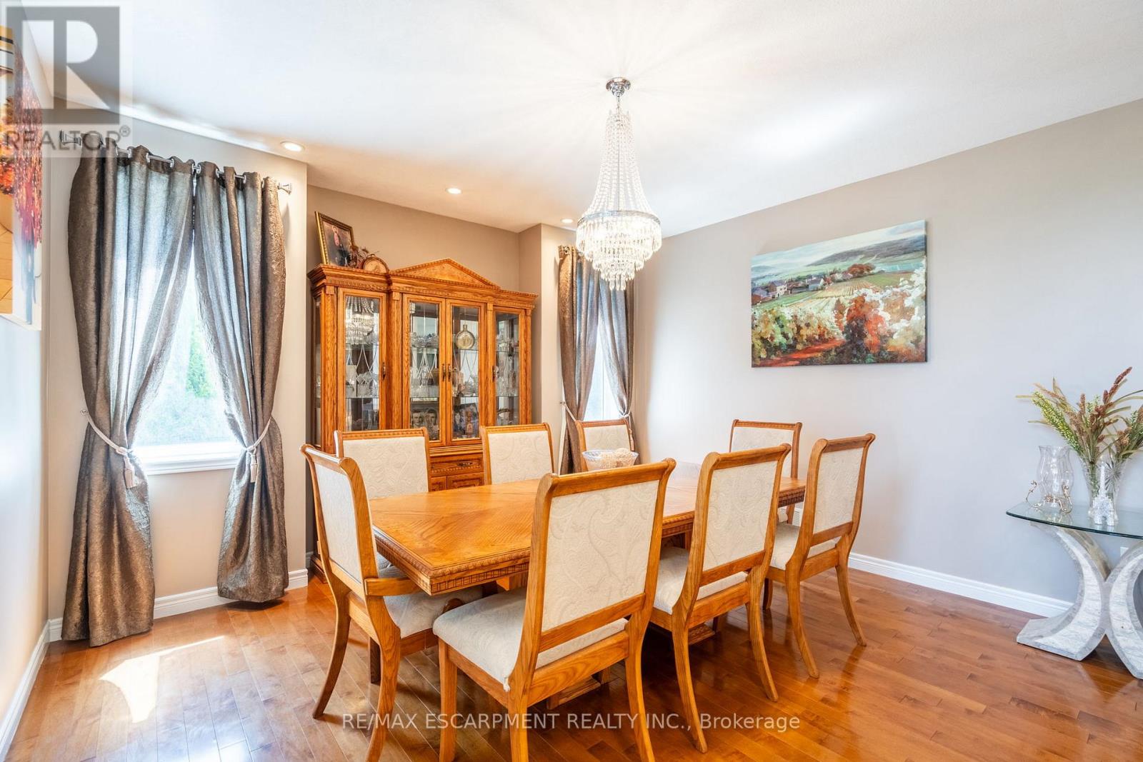 24 Edgecroft Crescent, Hamilton, Ontario  L8J 3Y6 - Photo 6 - X12526182