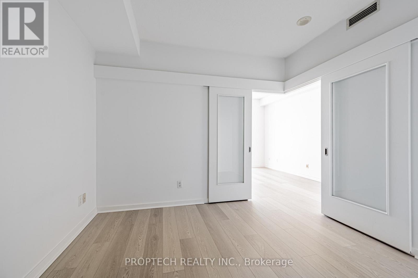 2005 - 218 Queens Quay W, Toronto, Ontario  M5J 2Y6 - Photo 10 - C12526194