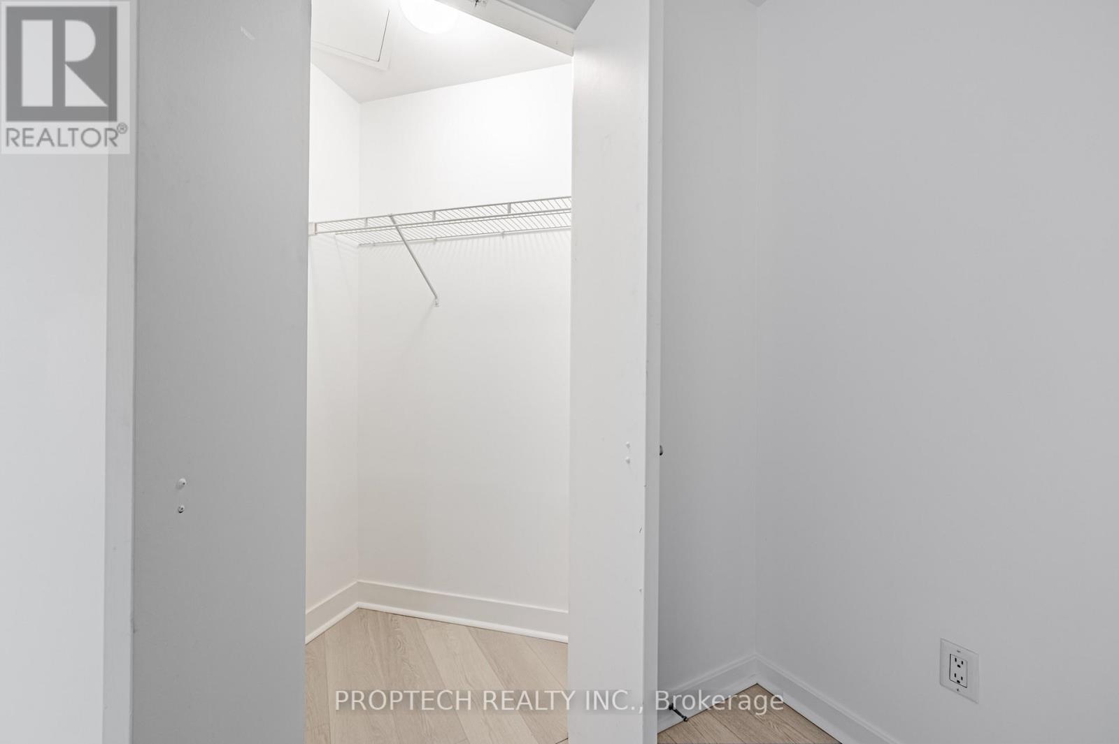 2005 - 218 Queens Quay W, Toronto, Ontario  M5J 2Y6 - Photo 11 - C12526194