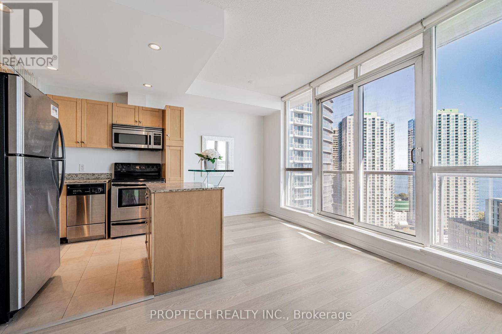 2005 - 218 Queens Quay W, Toronto, Ontario  M5J 2Y6 - Photo 14 - C12526194