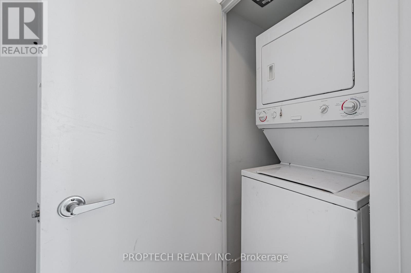 2005 - 218 Queens Quay W, Toronto, Ontario  M5J 2Y6 - Photo 24 - C12526194