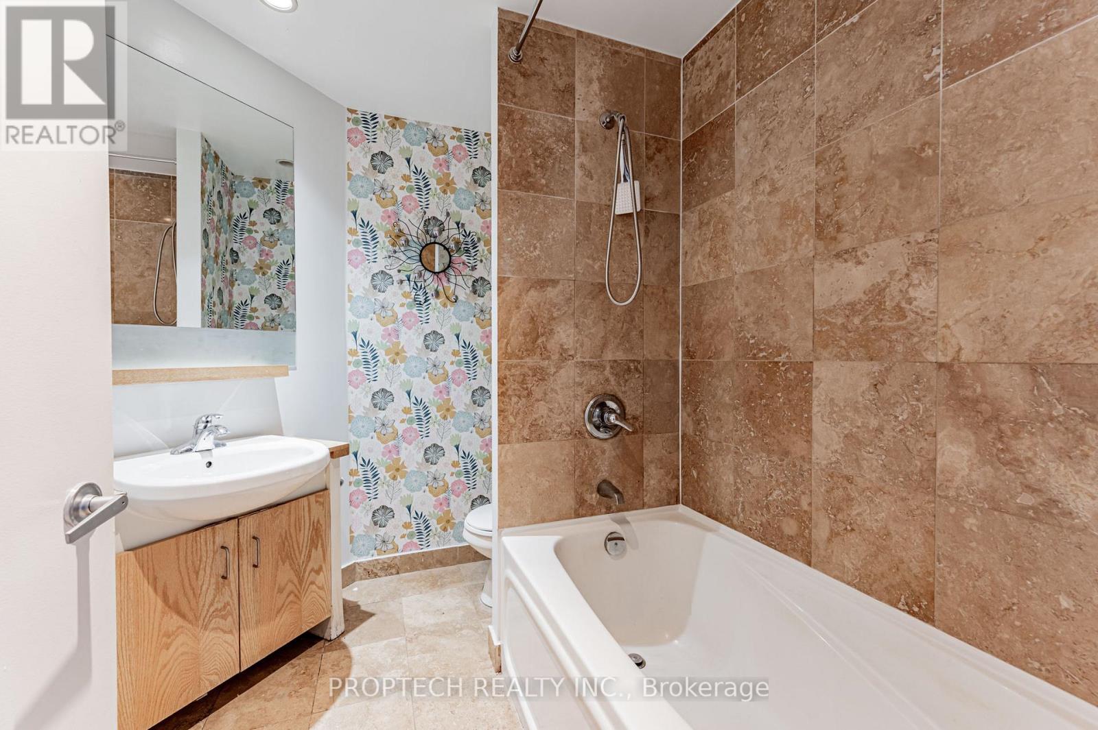 2005 - 218 Queens Quay W, Toronto, Ontario  M5J 2Y6 - Photo 25 - C12526194