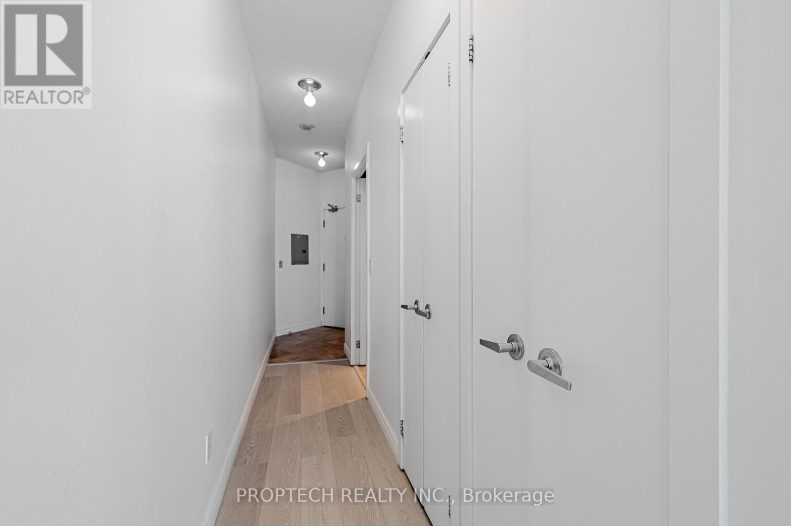 2005 - 218 Queens Quay W, Toronto, Ontario  M5J 2Y6 - Photo 4 - C12526194