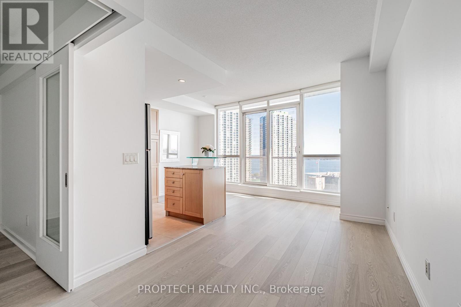 2005 - 218 Queens Quay W, Toronto, Ontario  M5J 2Y6 - Photo 5 - C12526194