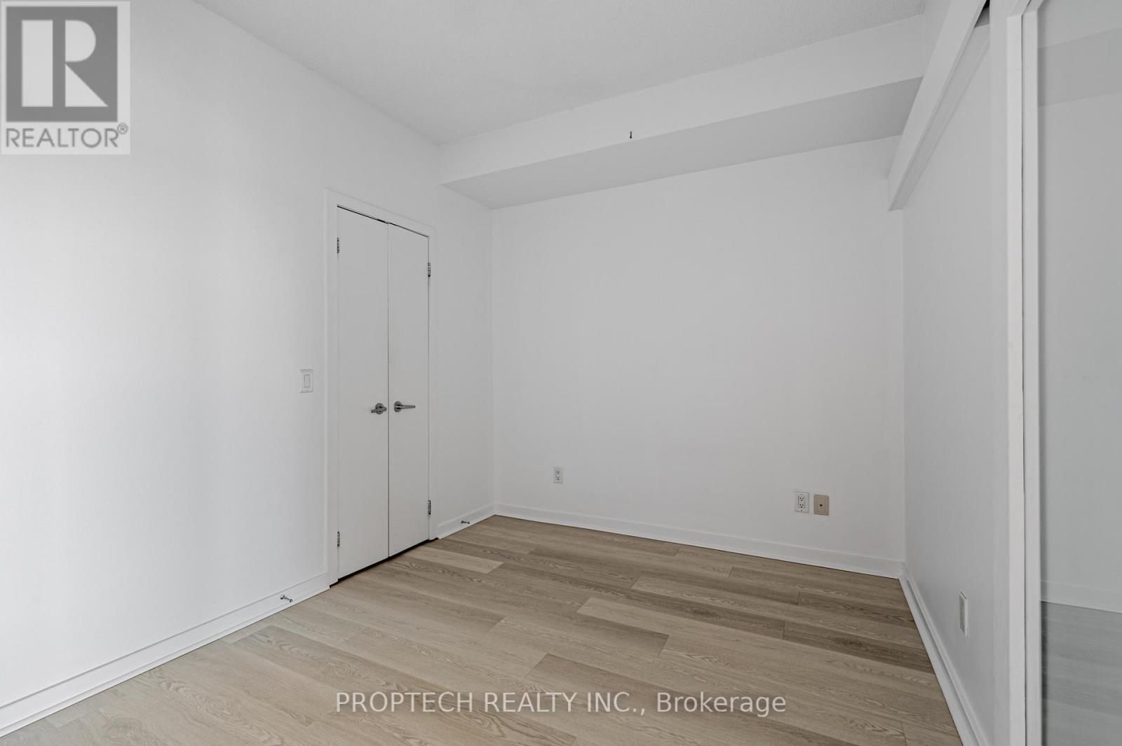 2005 - 218 Queens Quay W, Toronto, Ontario  M5J 2Y6 - Photo 6 - C12526194