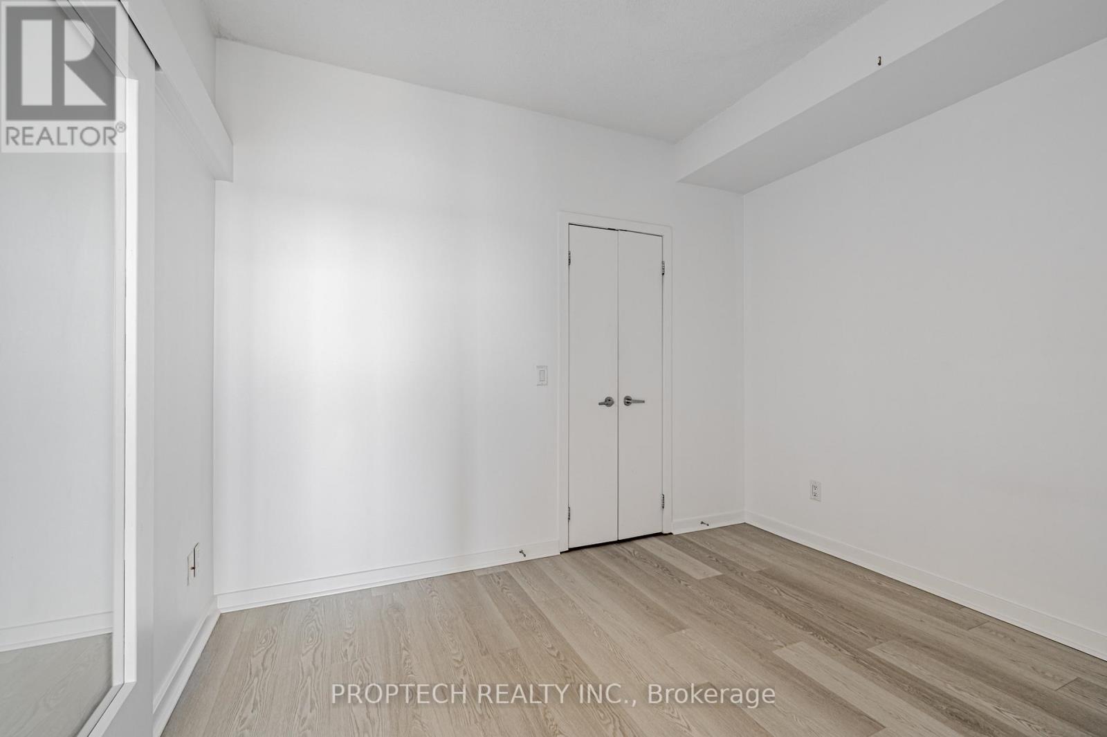 2005 - 218 Queens Quay W, Toronto, Ontario  M5J 2Y6 - Photo 7 - C12526194