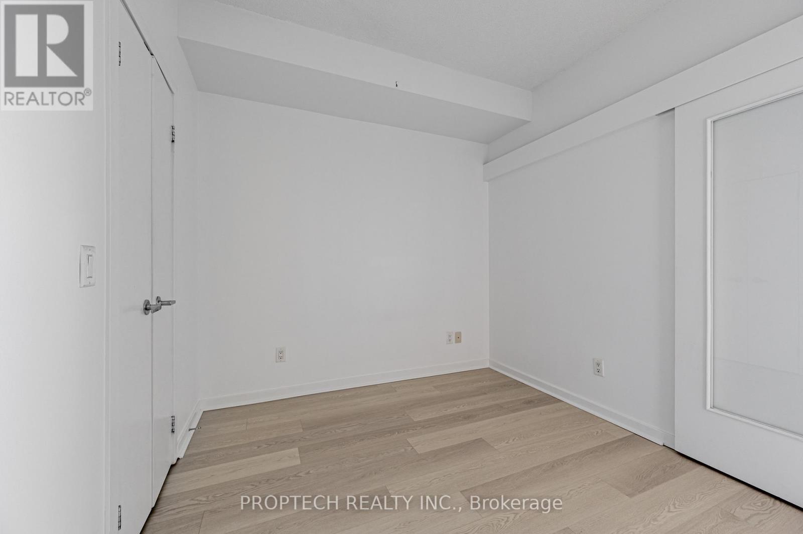 2005 - 218 Queens Quay W, Toronto, Ontario  M5J 2Y6 - Photo 8 - C12526194