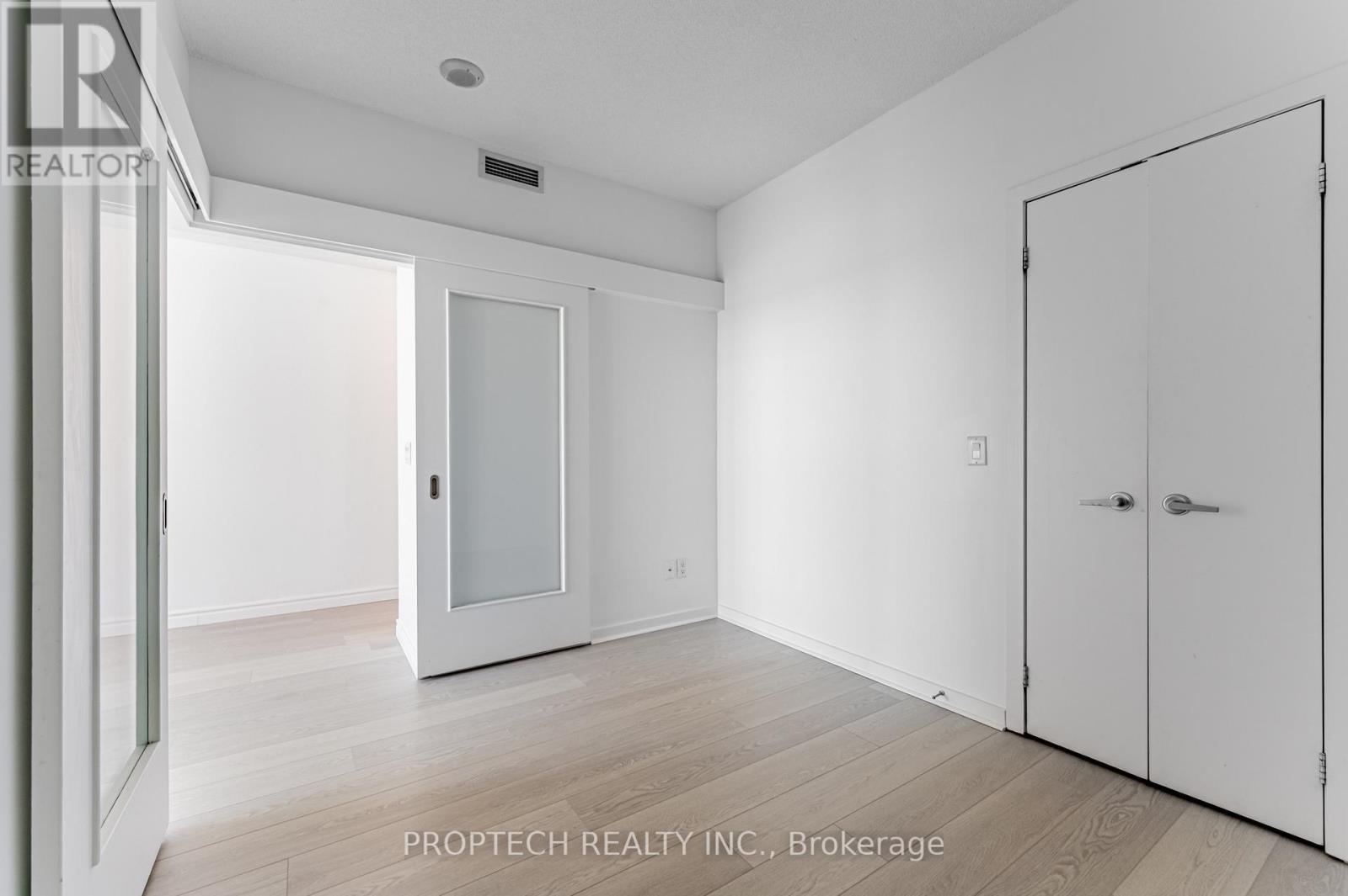 2005 - 218 Queens Quay W, Toronto, Ontario  M5J 2Y6 - Photo 9 - C12526194