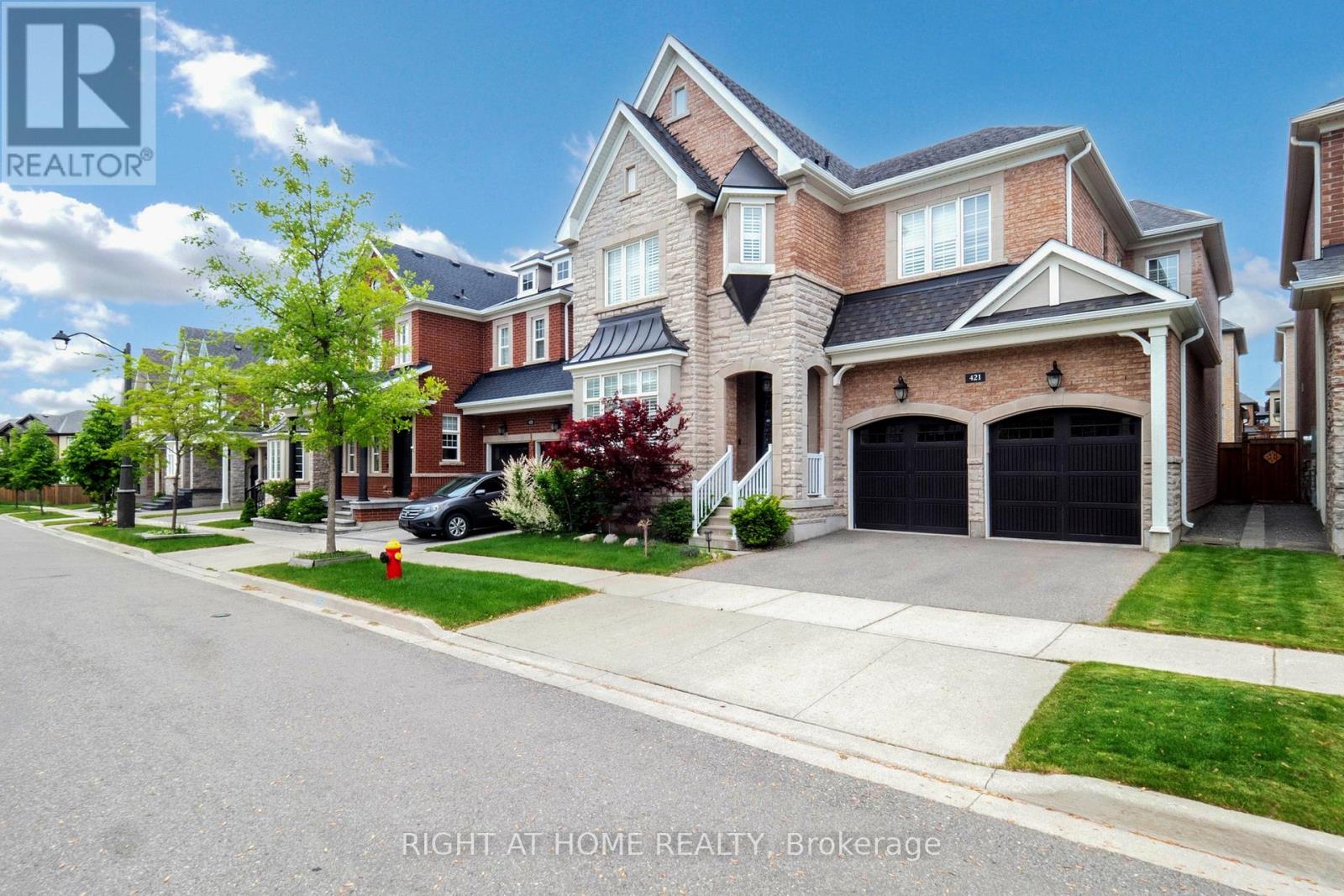 421 Ginger Gate N, Oakville, Ontario  L6M 1N2 - Photo 3 - W12354034