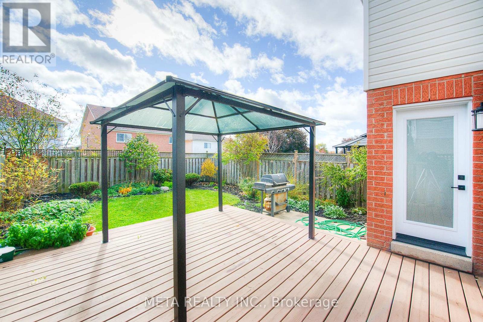 17 Brownridge Place, Whitby, Ontario  L1P 1W3 - Photo 4 - E12526196