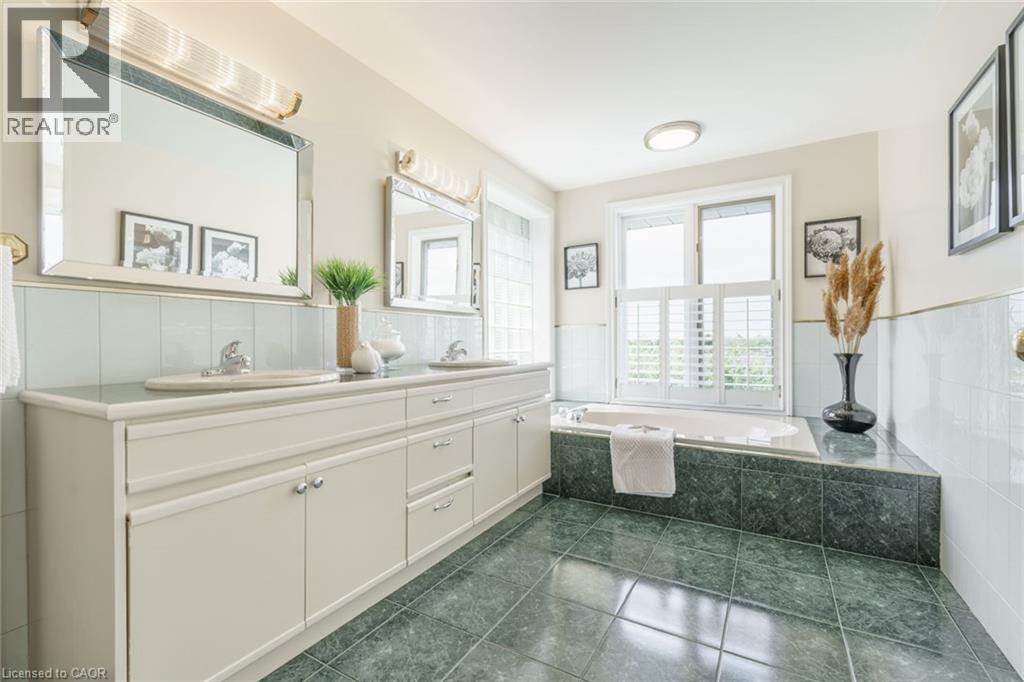 19 Honeysuckle Crescent, Ancaster, Ontario L9K 1A9 - Photo 30 - 40785534