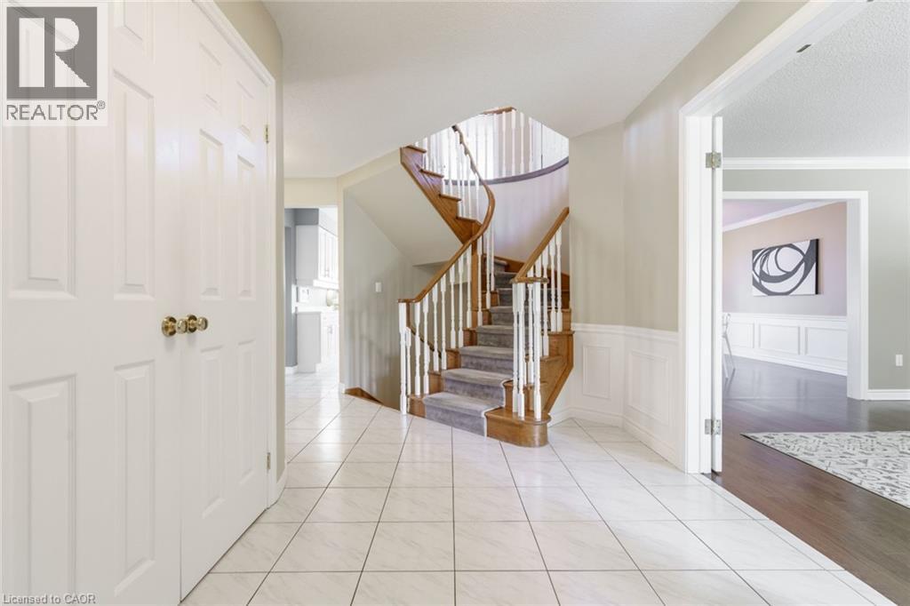 19 Honeysuckle Crescent, Ancaster, Ontario  L9K 1A9 - Photo 3 - 40773535