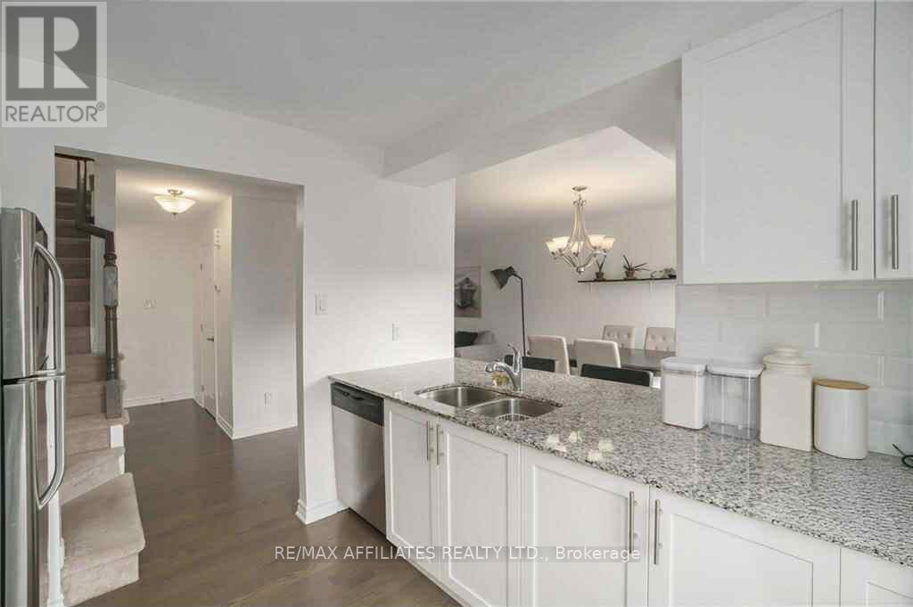 596 Foxlight Circle, Ottawa, Ontario K2M 0L9 - Photo 11 - X12526204
