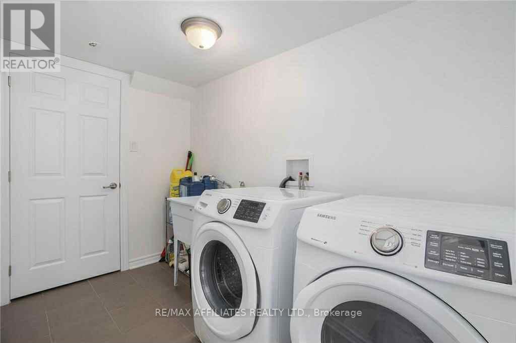 596 Foxlight Circle, Ottawa, Ontario K2M 0L9 - Photo 3 - X12526204