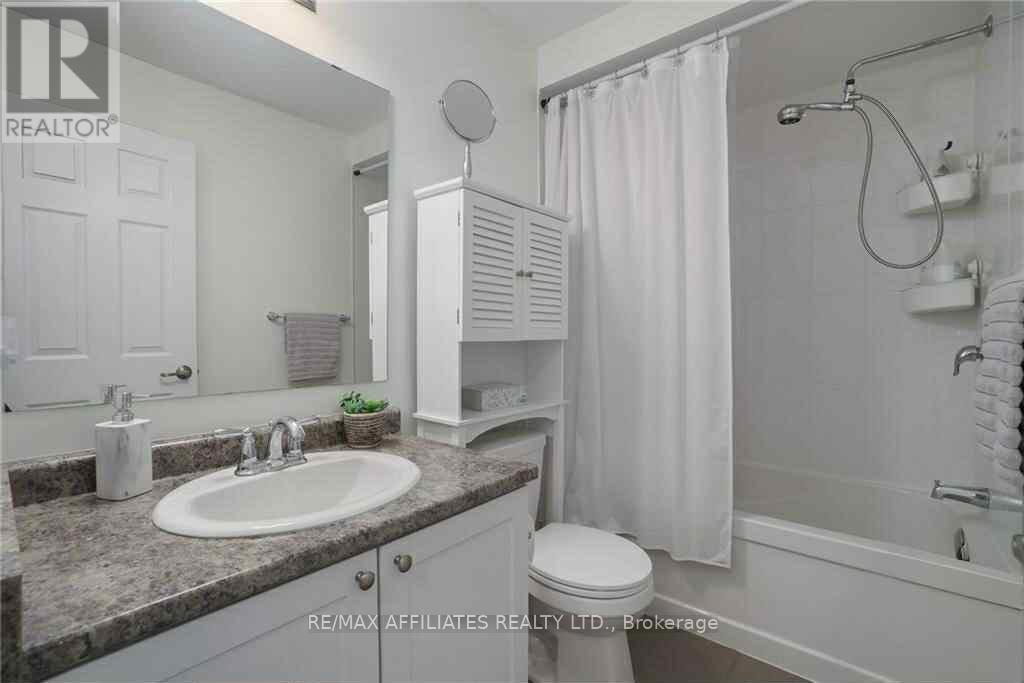 596 Foxlight Circle, Ottawa, Ontario K2M 0L9 - Photo 8 - X12526204