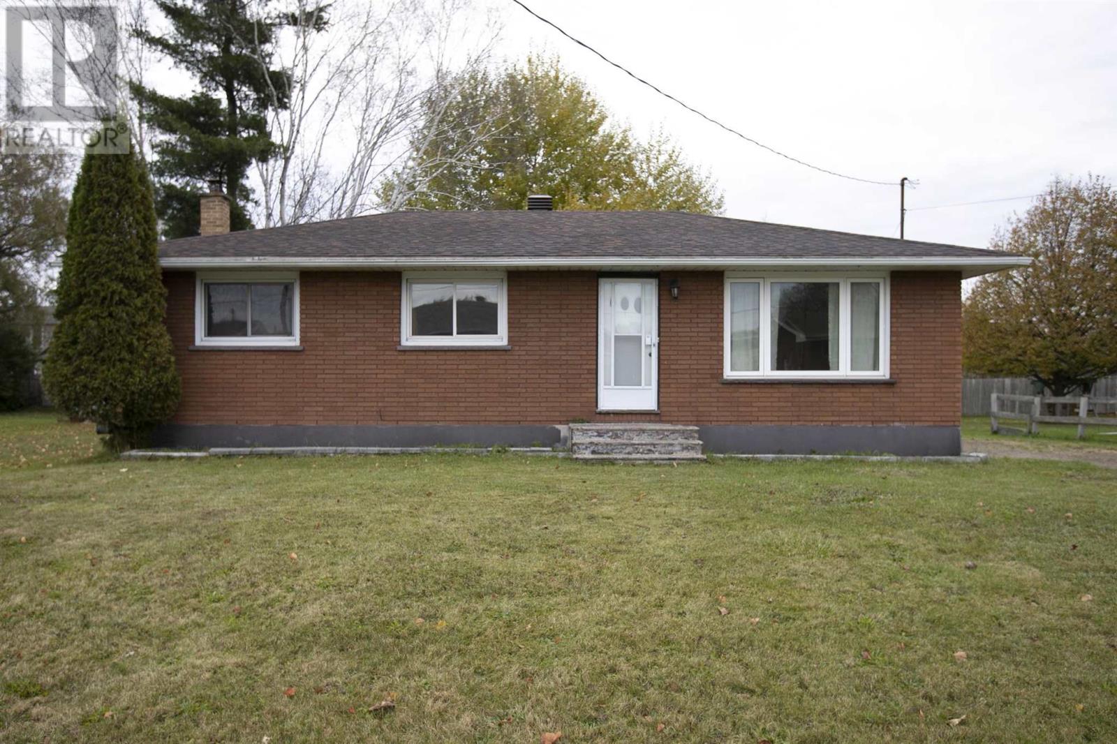 272 Rowell Ave, Sault Ste. Marie, Ontario  P6C 5K8 - Photo 2 - SM253190