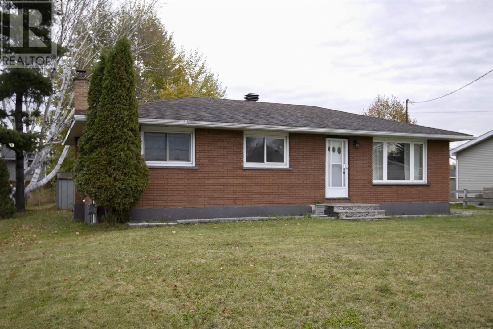 272 Rowell Ave, Sault Ste. Marie, Ontario  P6C 5K8 - Photo 3 - SM253190