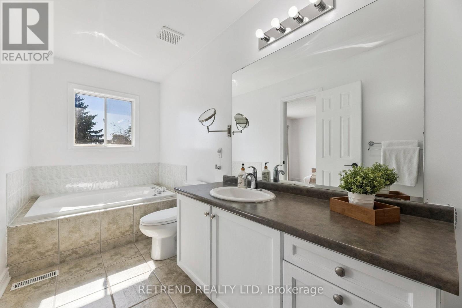 721 Swan Place, Pickering, Ontario  L1X 2V7 - Photo 25 - E12526208