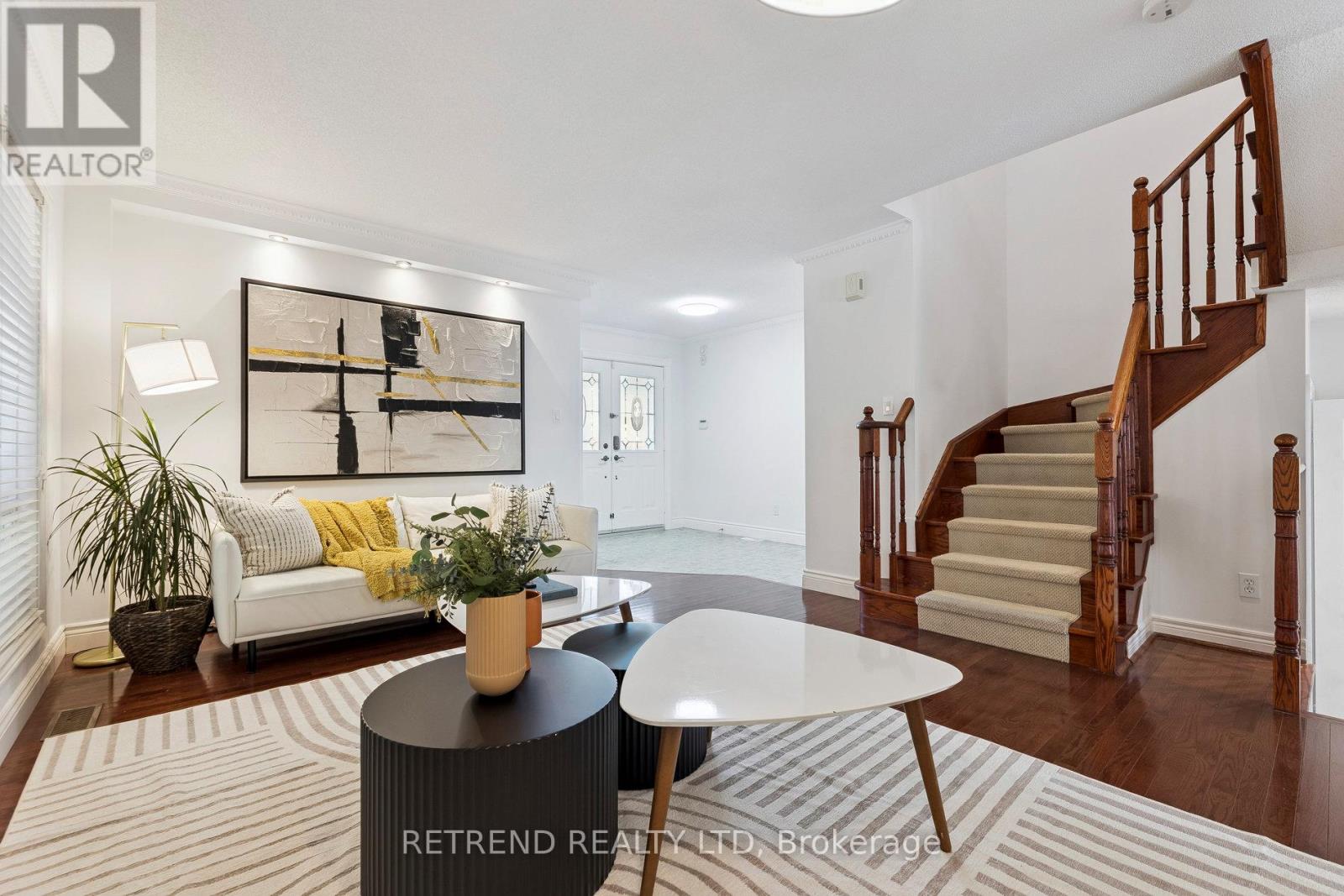 721 Swan Place, Pickering, Ontario  L1X 2V7 - Photo 4 - E12526208