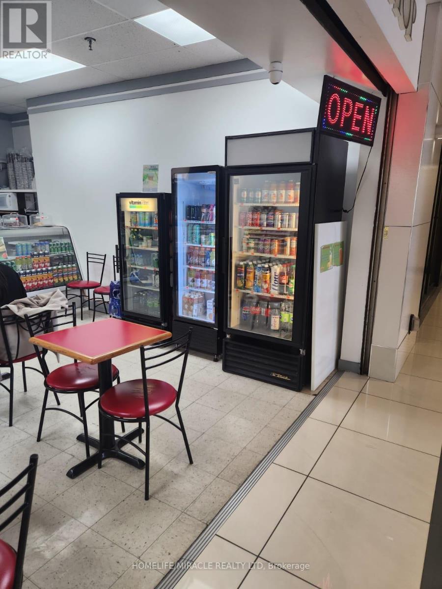 G11 - 2340 Dundas Street W, Toronto, Ontario M6P 4A9 - Photo 12 - W12525256