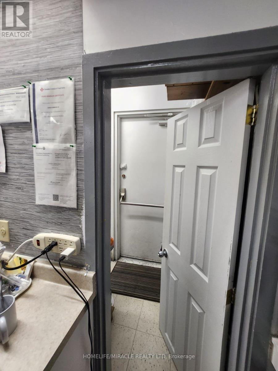 G11 - 2340 Dundas Street W, Toronto, Ontario M6P 4A9 - Photo 20 - W12525256