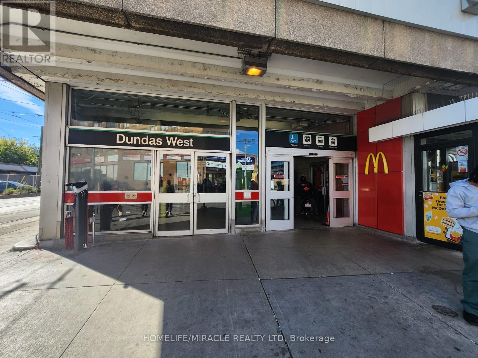G11 - 2340 Dundas Street W, Toronto, Ontario M6P 4A9 - Photo 4 - W12525256
