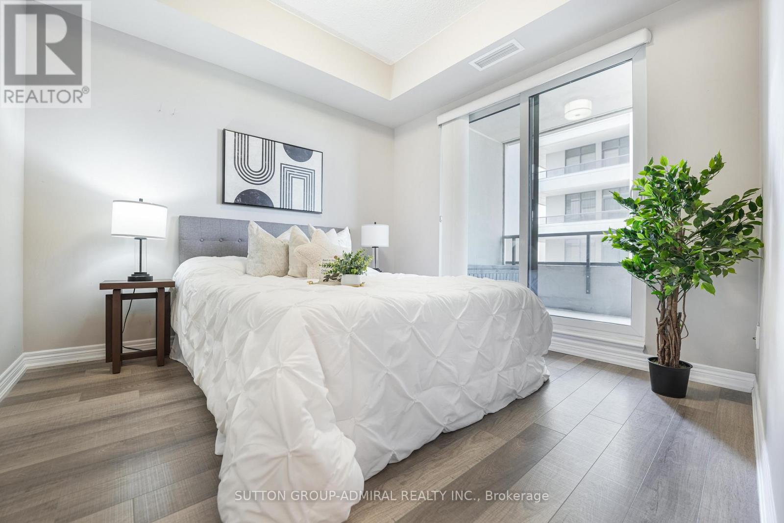 1016 - 9255 Jane Street, Vaughan, Ontario  L6A 0K1 - Photo 7 - N12526210