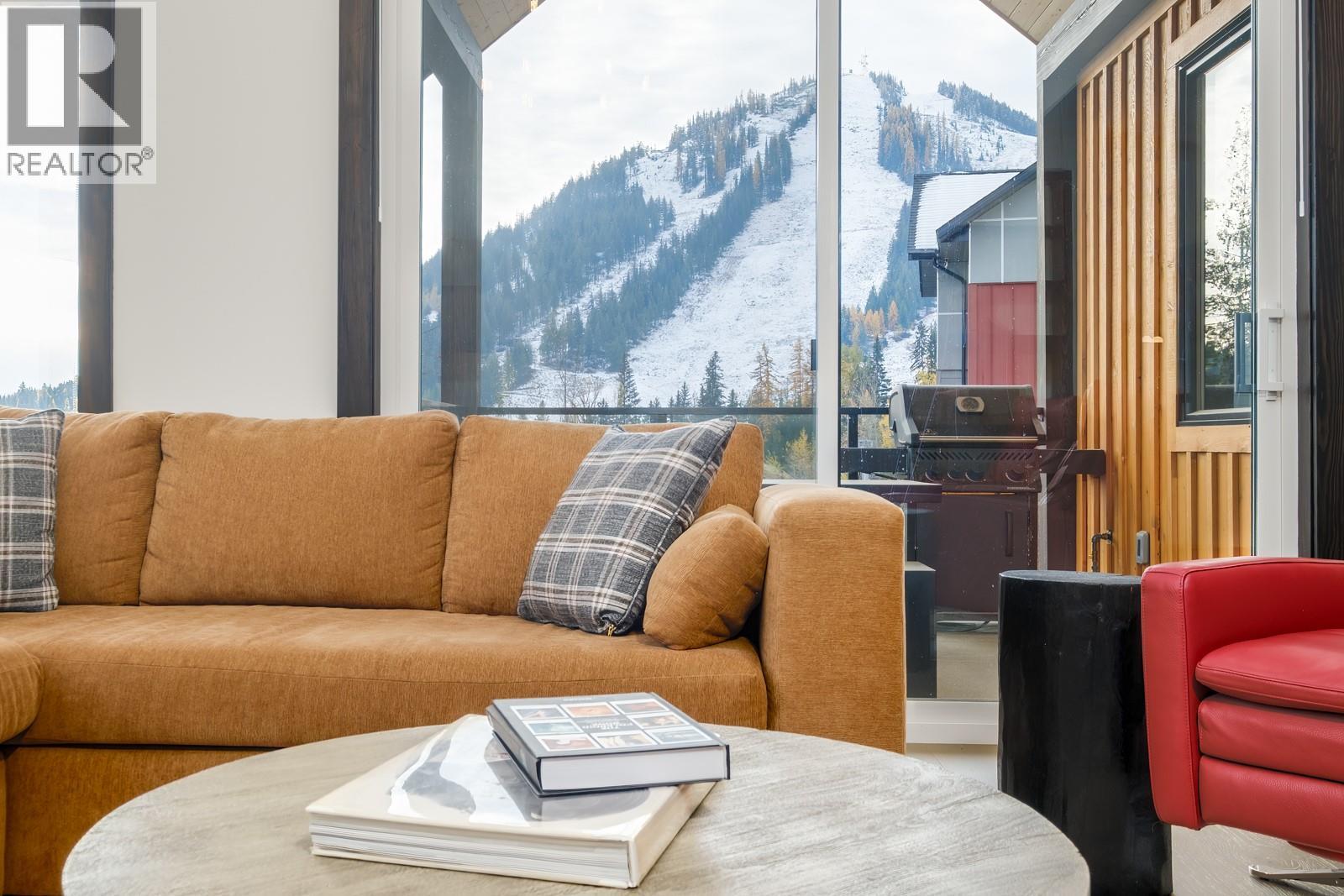 2001 Crest Road Unit# B, Rossland, British Columbia  V0G 1Y0 - Photo 4 - 10366877