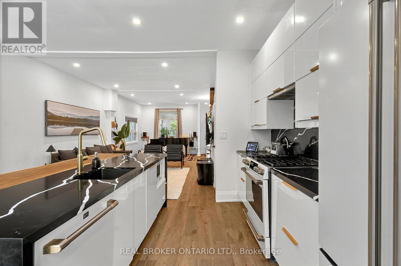 143 Parkmount Road, Toronto, Ontario  M4J 4V3 - Photo 18 - E12526238