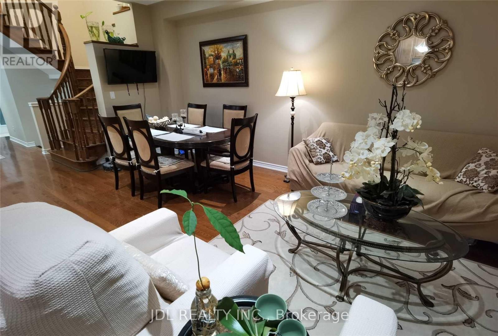 5 Pitney Avenue, Richmond Hill, Ontario  L4E 4Y6 - Photo 11 - N12526236