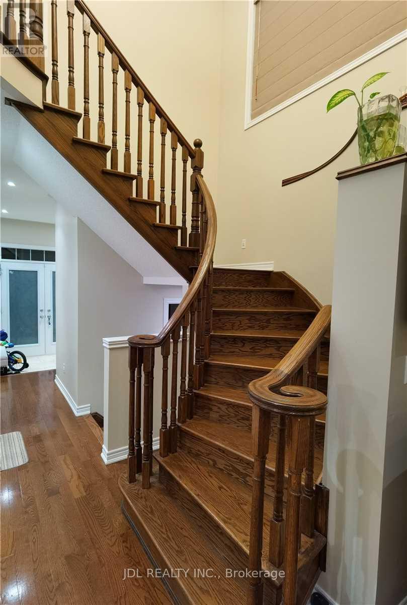 5 Pitney Avenue, Richmond Hill, Ontario  L4E 4Y6 - Photo 12 - N12526236