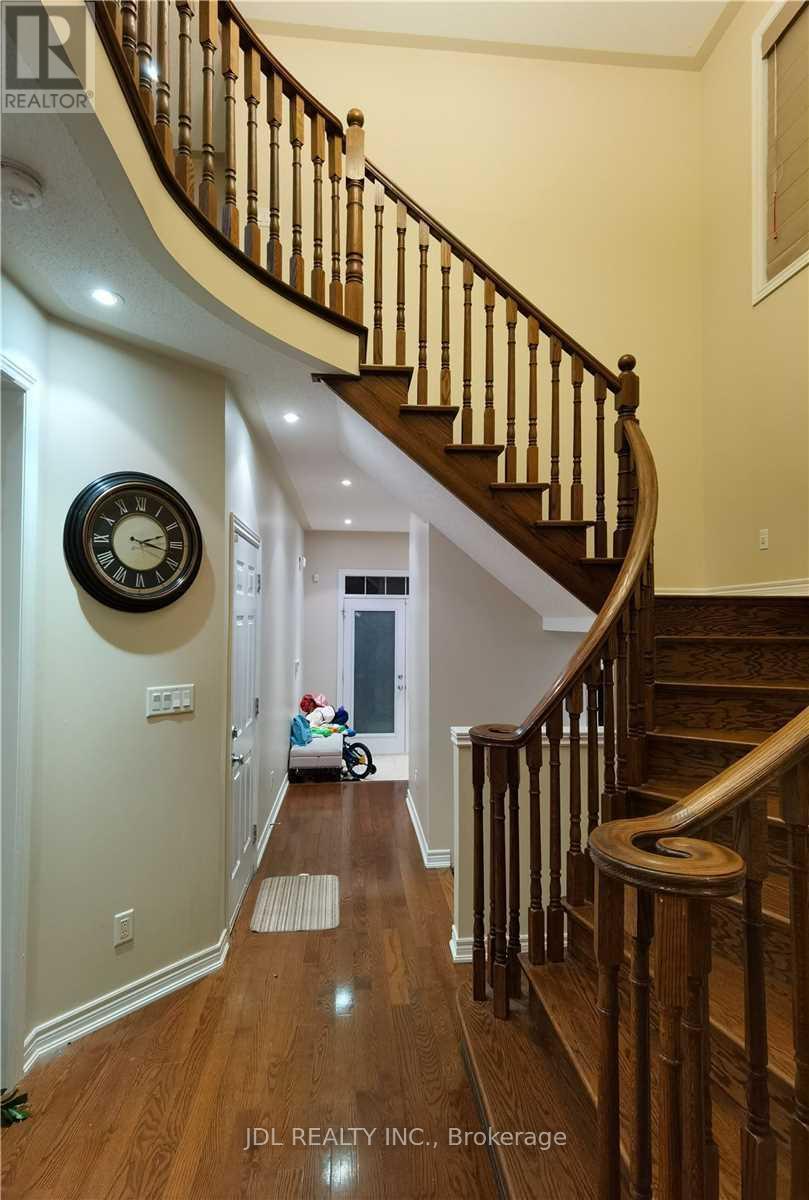 5 Pitney Avenue, Richmond Hill, Ontario  L4E 4Y6 - Photo 13 - N12526236