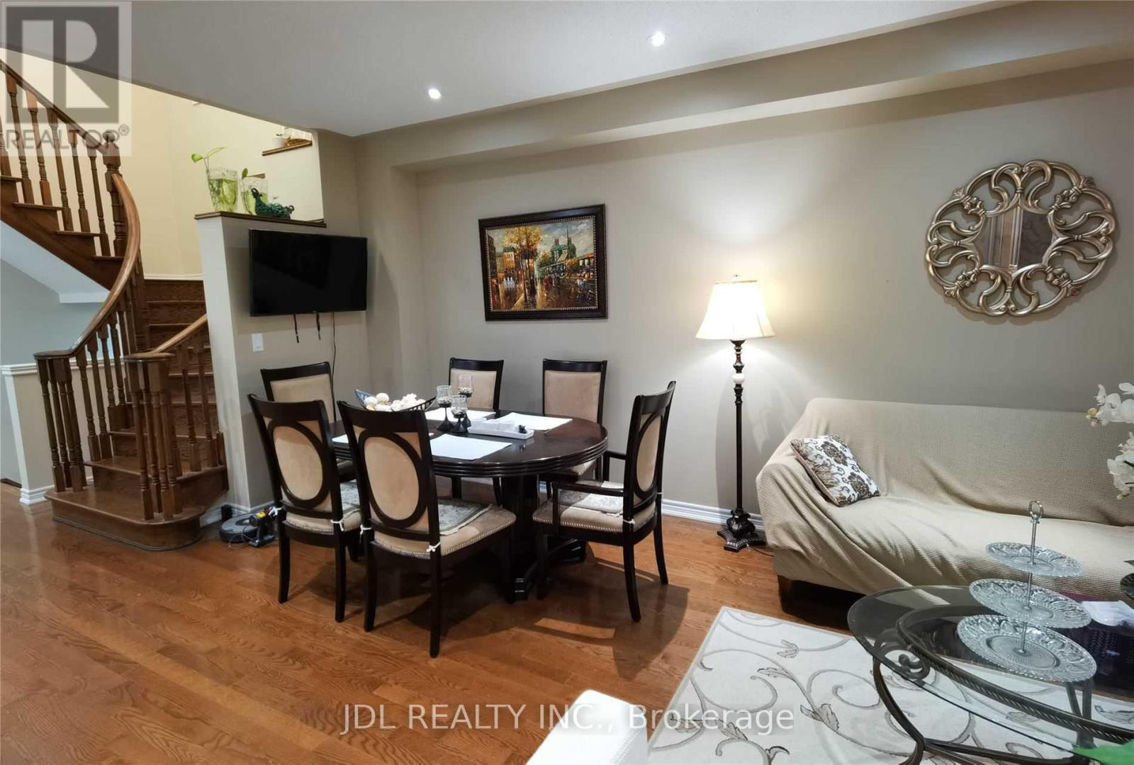 5 Pitney Avenue, Richmond Hill, Ontario  L4E 4Y6 - Photo 2 - N12526236
