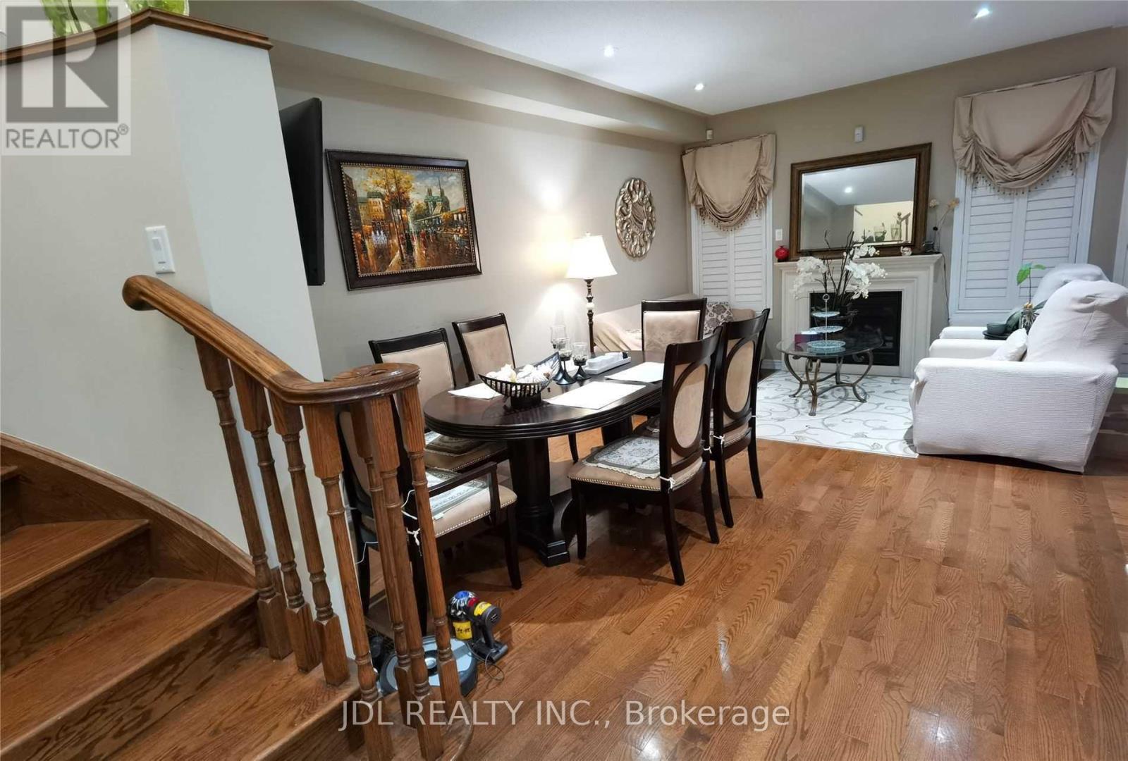 5 Pitney Avenue, Richmond Hill, Ontario  L4E 4Y6 - Photo 4 - N12526236