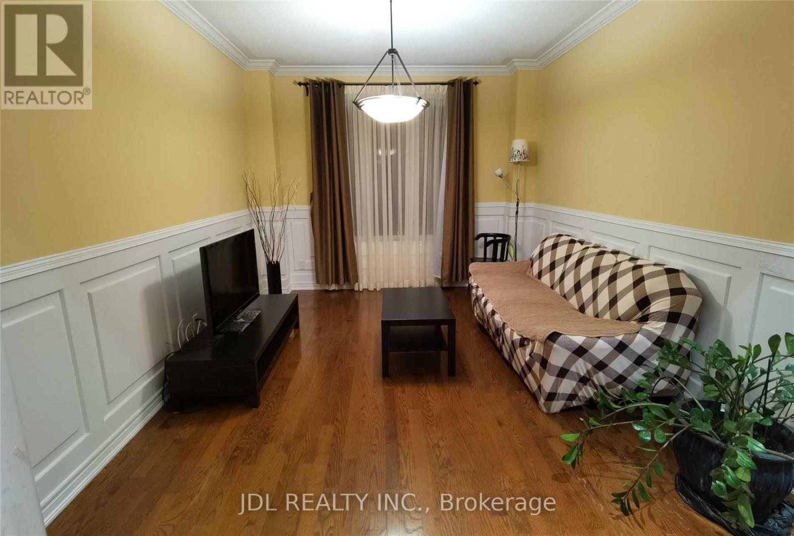 5 Pitney Avenue, Richmond Hill, Ontario  L4E 4Y6 - Photo 5 - N12526236