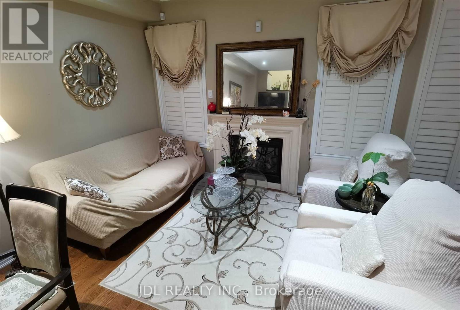 5 Pitney Avenue, Richmond Hill, Ontario  L4E 4Y6 - Photo 6 - N12526236