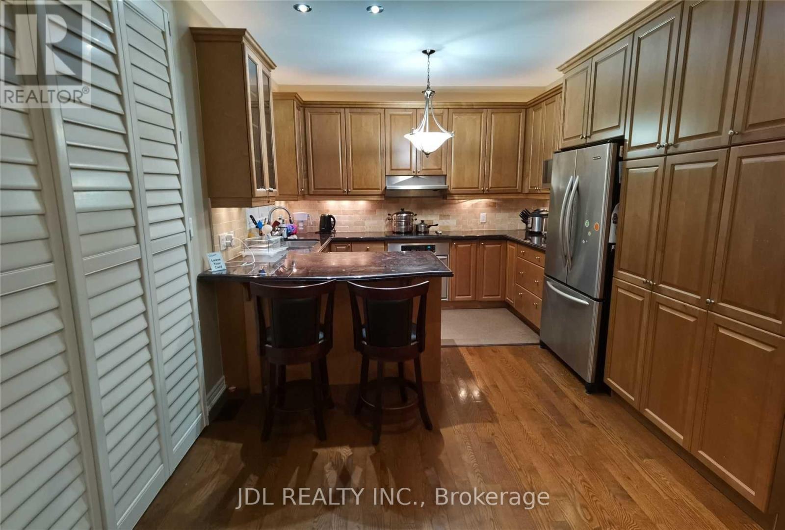 5 Pitney Avenue, Richmond Hill, Ontario  L4E 4Y6 - Photo 7 - N12526236