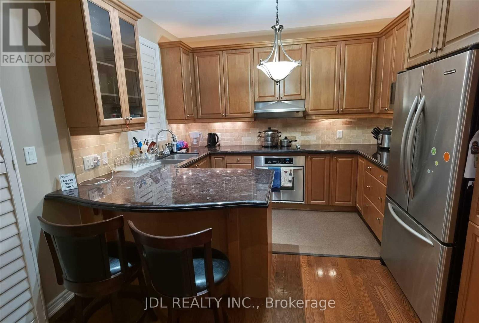 5 Pitney Avenue, Richmond Hill, Ontario  L4E 4Y6 - Photo 8 - N12526236